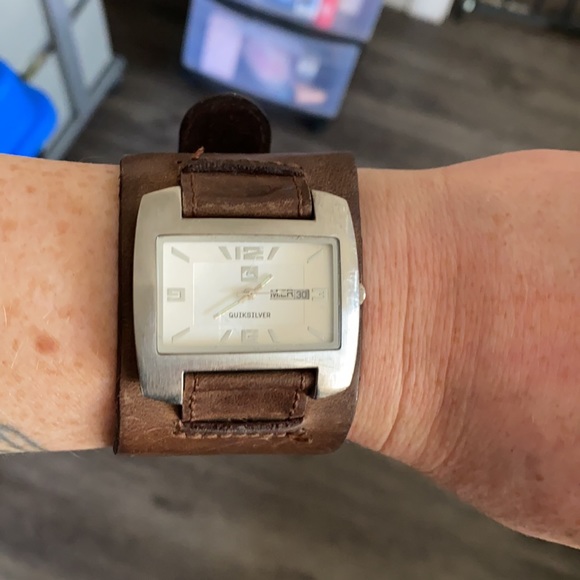 Quicksilver Thick StrapWatch - Picture 3 of 3